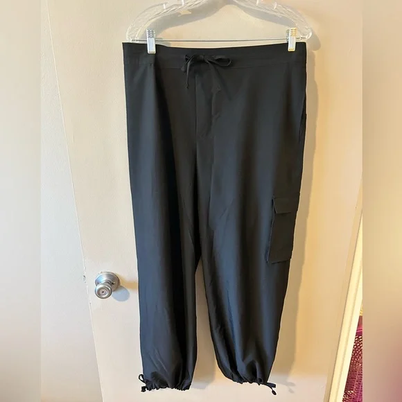 Old Navy stretchtech cargo pants, size large - Picture 3 of 5